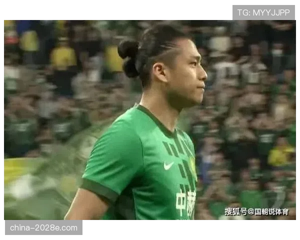 张玉宁在超市推着一车进口食材，这画面把我平凡的周末直接打回原形