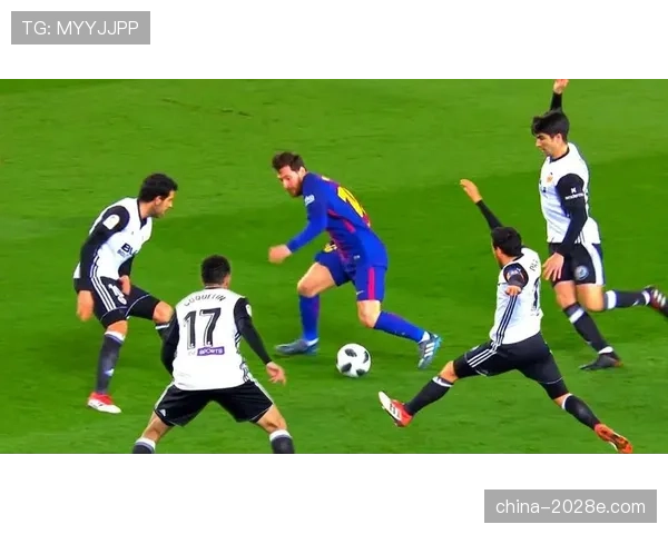 未鸣哨就发任意球，裁判为何不判重踢？